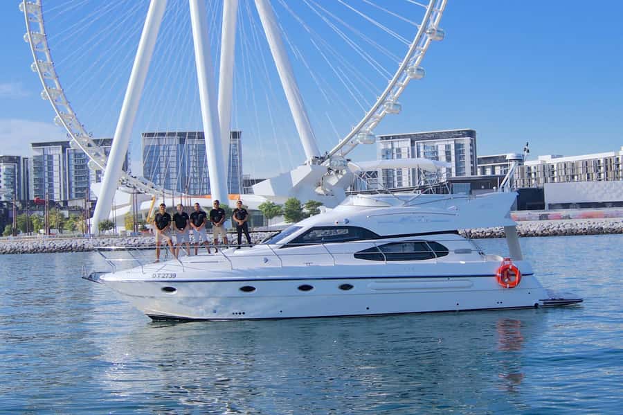 Dubai: 2 hr Private Yacht Cruise & softdrinks + Optional BBQ - Who This Yacht Cruise Is Best For