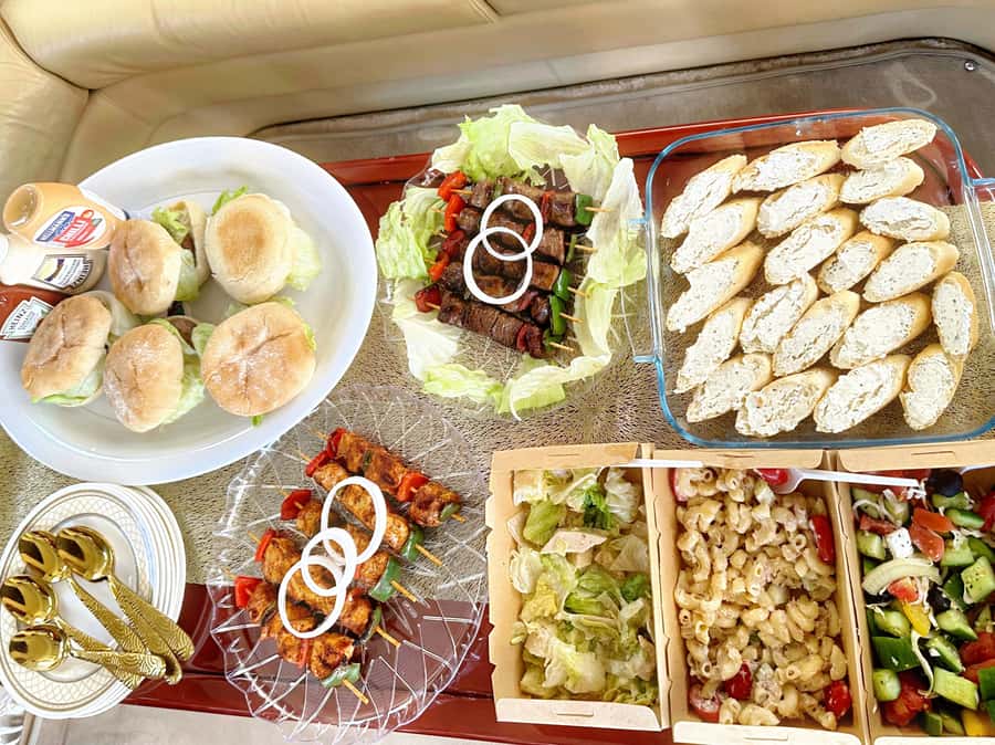 Dubai: 2 hr Private Yacht Cruise & softdrinks + Optional BBQ - Boarding and Getting the Timing Right