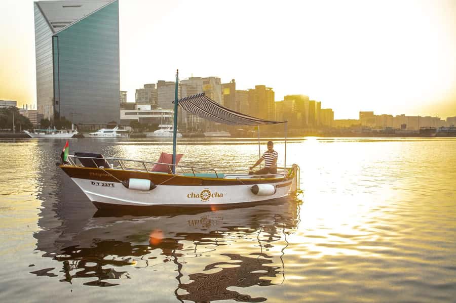 Dubai: 2hrs Historical Al Seef Creek Cruise - A two-hour Dubai Creek loop, what you actually see