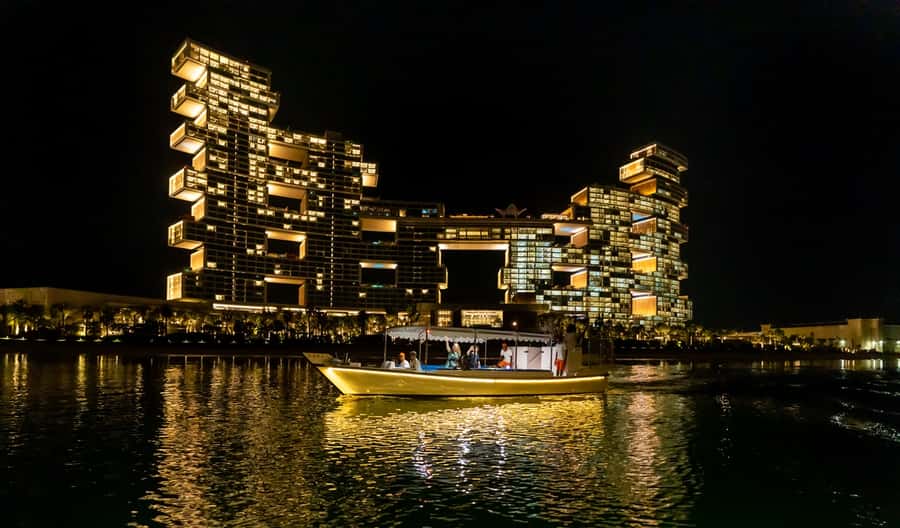 Dubai: Abra Boat Tour in Atlantis, Palm, Ain Dubai & Marina - Palm Jumeirah and Atlantis The Palm: the highlights at boat level