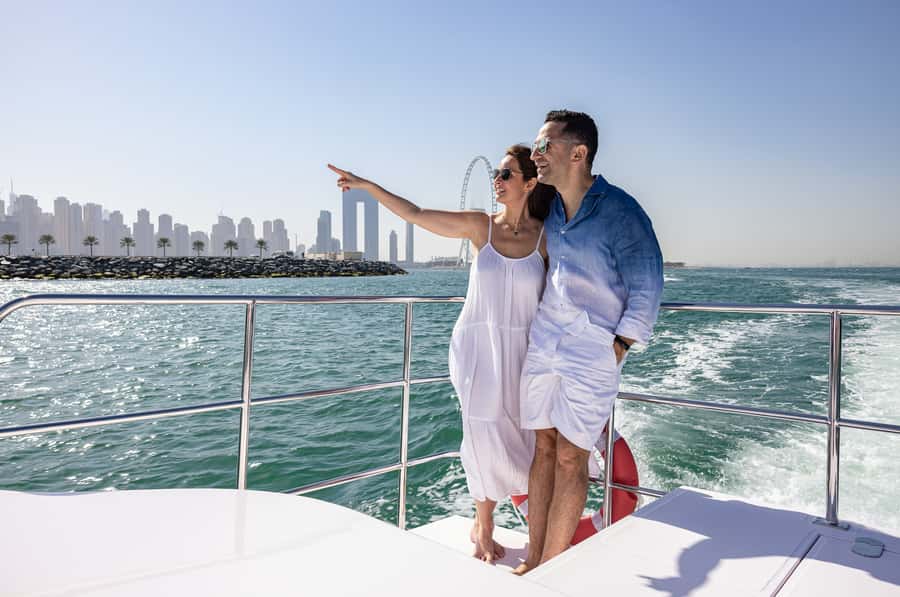 Dubai: Abra Boat Tour in Dubai Marina, Ain Dubai, JBR - Onboard comfort that makes the 1-hour cruise feel like more