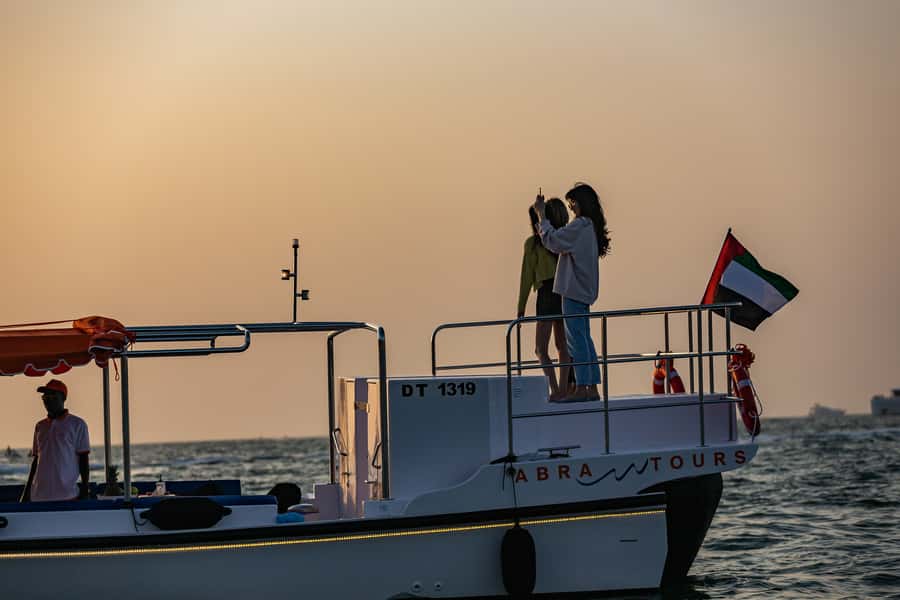 Dubai: Abra Boat Tour in Dubai Marina, Ain Dubai, JBR - Sunset strategy: how to get the lights without the discomfort