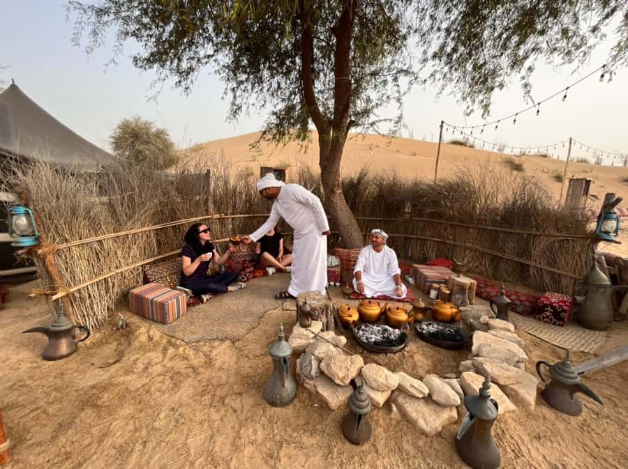 Dubai: Al Marmoom and Al Qudra Lakes Guided Tour with Dinner - Dinner at Al Marmoom, Plus Shisha If You Want It