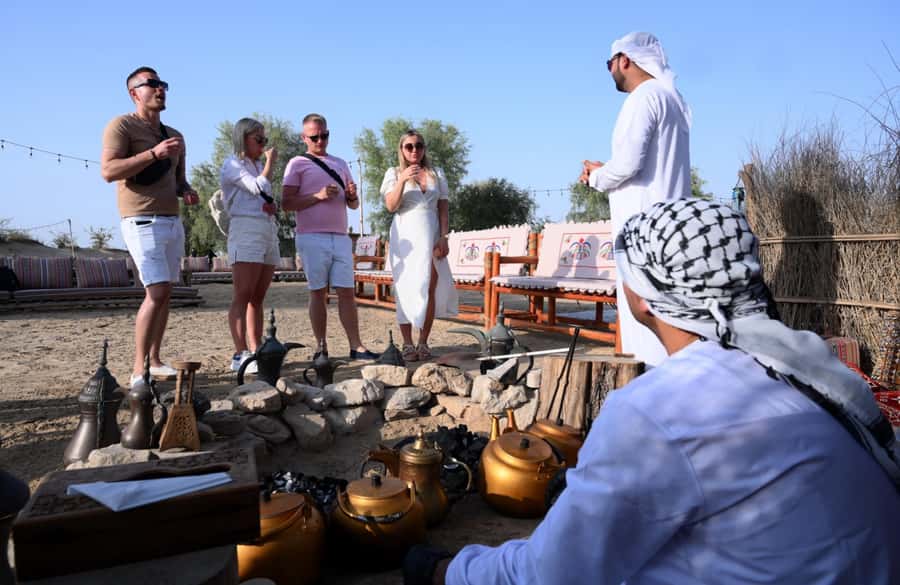 Dubai: Al Marmoom Oasis Horse Riding Experience with Snack - Guides, safety, and the extra 100 AED question you should clarify