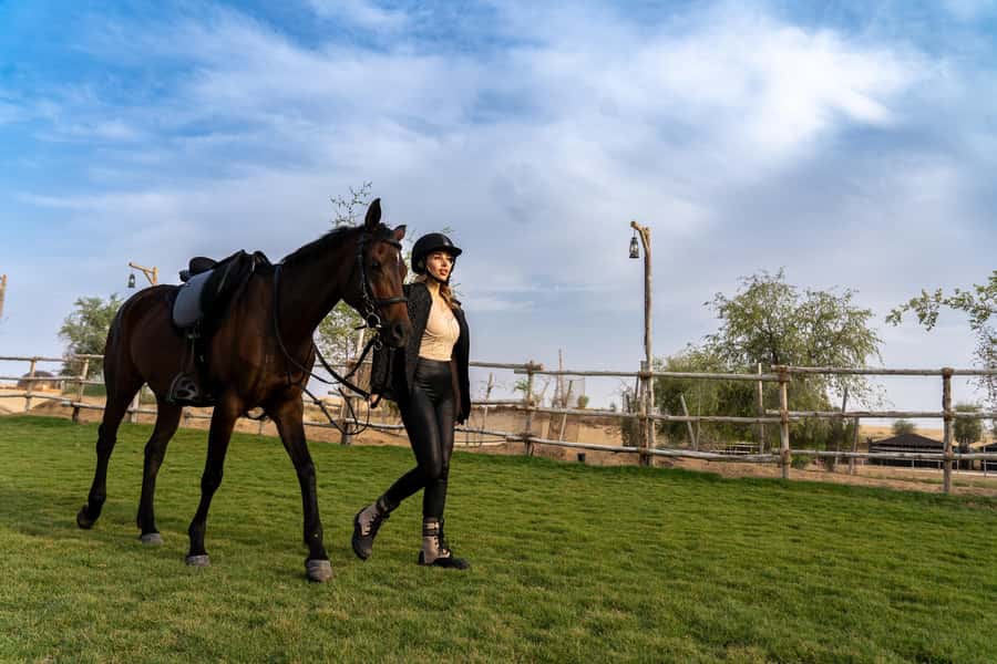 Dubai: Al Marmoom Oasis Horse Riding Experience with Snack - Getting there in Dubai: transfers, cabs, and the real-world travel time