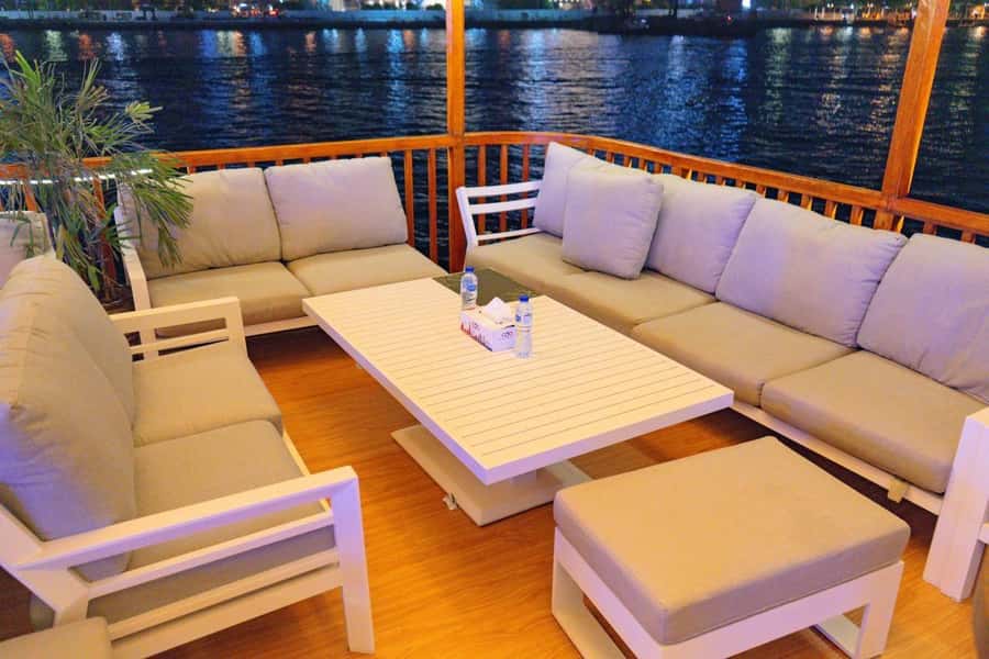Dubai: Al Seef Largest Dhow Dinner Cruise with Live Show - Who This Dhow Dinner Cruise Suits Best