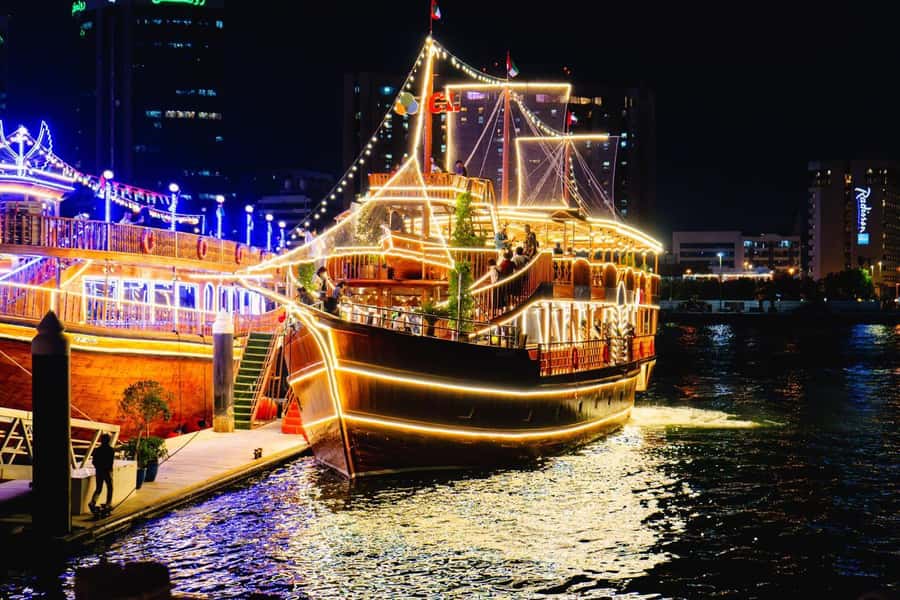 Dubai: Al Seef Largest Dhow Dinner Cruise with Live Show - Cruising Dubai Creek: Bur Dubai Meets Deira in Night Light