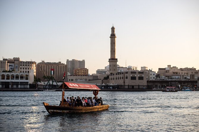 Dubai Aladdin Tour: Souks, Creek, Old Dubai and Tastings - World of Illusions Photo Stop: Quick Fun in the Middle of Markets