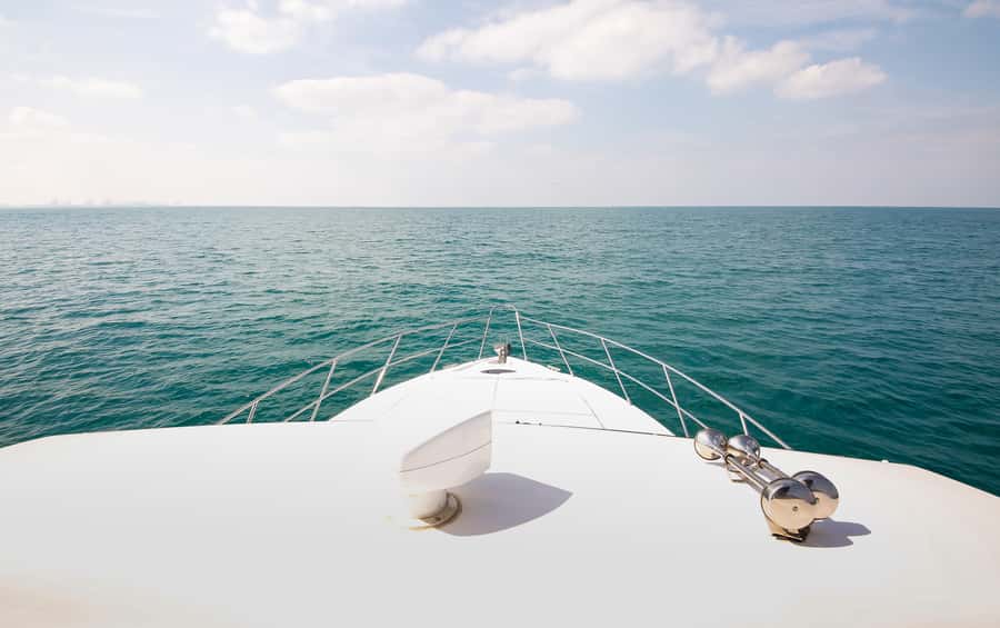 Dubai: Atlantis and Burj Al Arab Cruise on Luxury Yacht - Snacks, drinks, and the real expectations around food