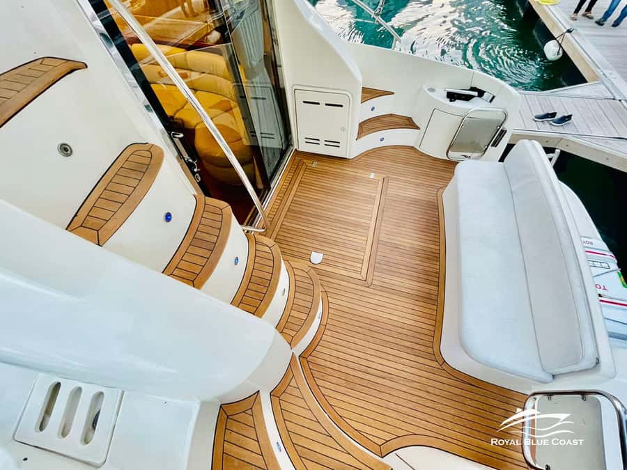 Dubai: Azimut 42 Feet Private Luxury Yacht Cruise - Food, drinks, and onboard amenities: making the yacht feel like a party