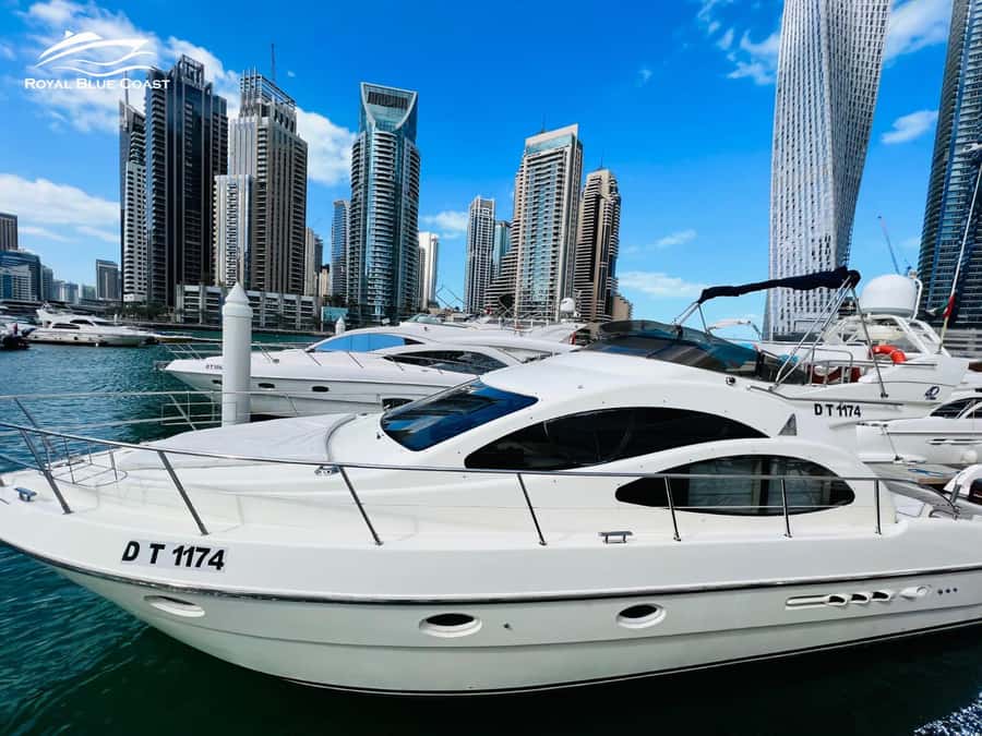 Dubai: Azimut 42 Feet Private Luxury Yacht Cruise - Inside the Azimut 42: what the layout means for your time on the water