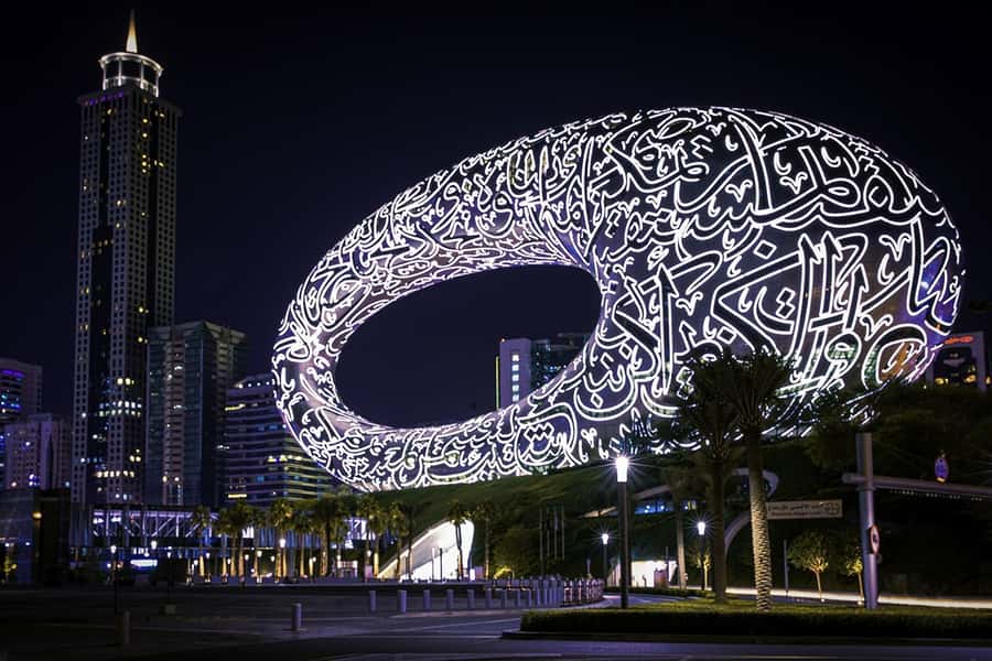 Dubai: Big Bus Panoramic Night Tour & Optional Dinner Cruise - Audio, earphones, and why windy nights change what you hear