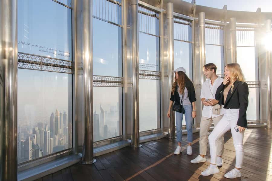 Dubai: Burj Khalifa Levels 124 & 125 Entry Ticket + Options - Optional Add-Ons: Café Treat, Souvenir, and Dubai Aquarium