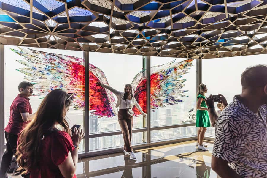 Dubai: Burj Khalifa Sky Level 148, 124, & 125 Entry Ticket - Dubai Fountain Timing: Best Spots and How the Show Fits the Visit