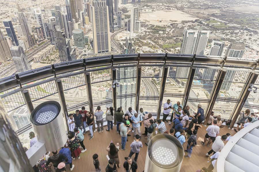 Dubai: Burj Khalifa Sky Level 148, 124, & 125 Entry Ticket - Getting From Dubai Mall to the Express Lane (Meeting Point Reality Check)
