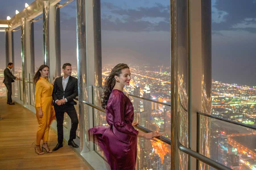 Dubai: Burj Khalifa VIP Experience Level 152 Lounge Access - The Lounge Spread, Canapés, One Beverage, and How It Fits the Views