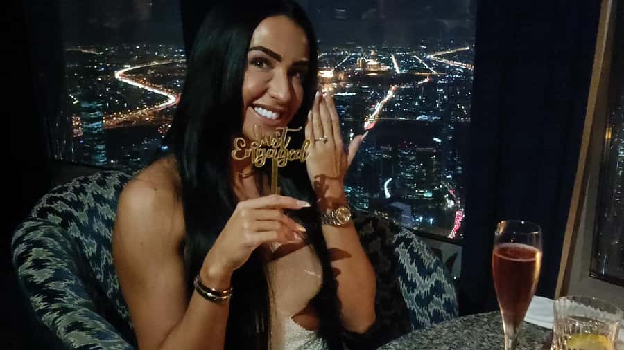 Dubai: Burj Khalifa VIP Sunset Tour with Porsche Transfer - Entering the 500-Meter VIP Lounge: Calm, Reserved, and High