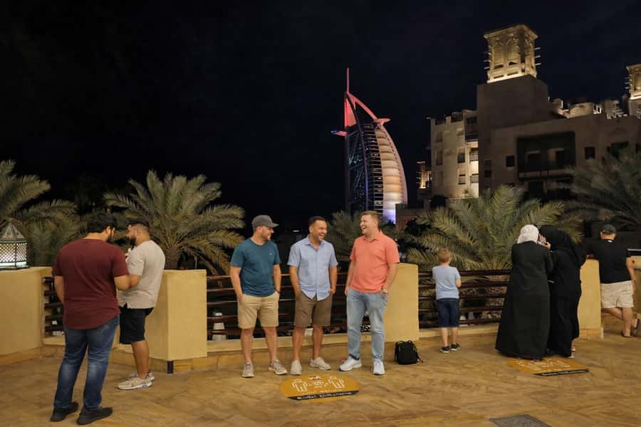 Dubai by Night with Burj Khalifa Entrance Ticket - Dubai Mall and the Fountain show: timing your moment