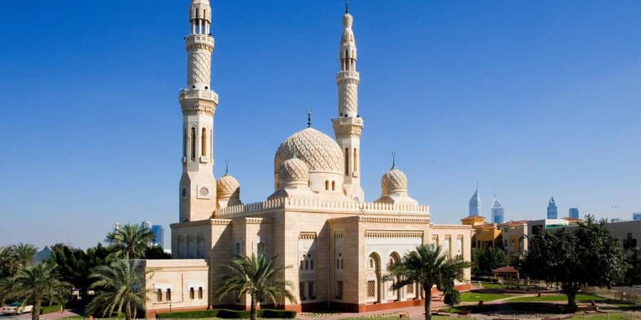 Dubai: City Tour with Professional Guide in Luxury Car - Spice Souk: where Dubai’s senses start (and photos help)