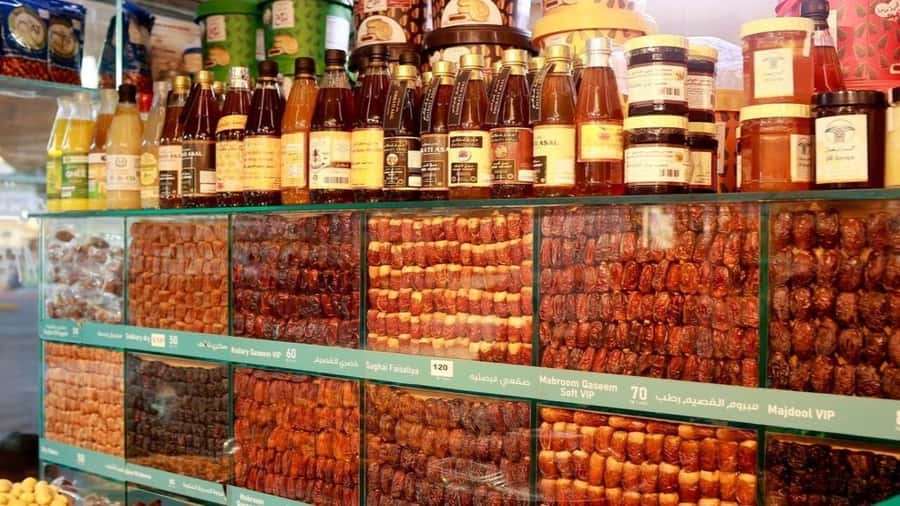 Dubai: Combo Abu Dhabi Grand Mosque tour & Dubai City tour - Gold Souq and Spice Souq: shopping, smells, and guide-led control