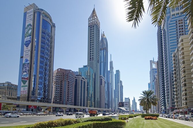 Dubai Discovery Tour - Half Day - Burj Khalifa area and Dubai Mall: big names, controlled time