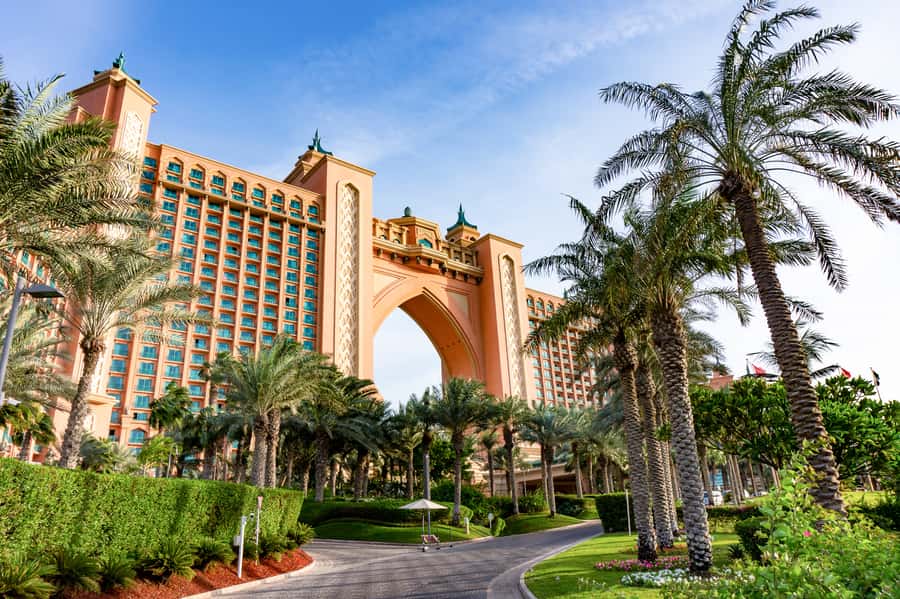 Dubai: Dolphin Encounter & Aquaventure Waterpark Ticket - The small rules that make a big difference (sunglasses and shoes)