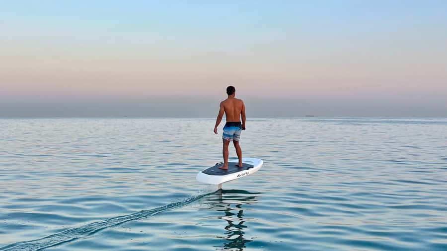 Dubai: Electric Hydrofoil or eFoil Surfboard Experience - Who should book this, and who should skip it