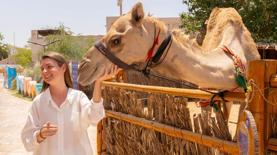 Dubai: Emirati Cultural Experience with Emirati Meal - Emirati snacks and lunch: where the culture becomes practical