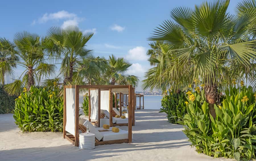 Dubai: Fairmont the Palm Pool and Beach Access - What Fairmont The Palm day access is really like