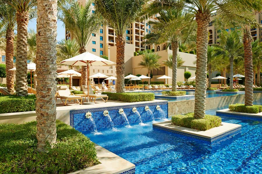 Dubai: Fairmont the Palm Pool and Beach Access - West Beach and the pool: how the day flows