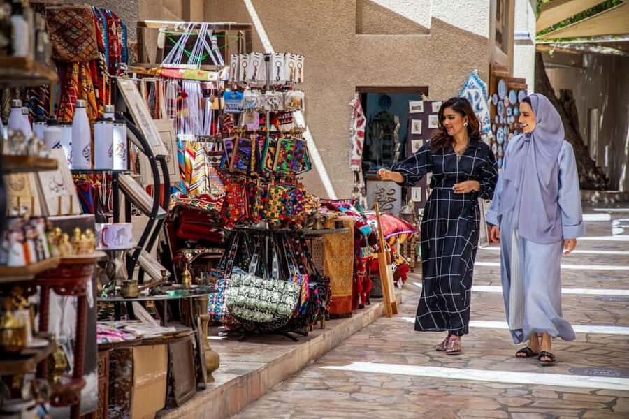 Dubai Full-Day Tour: Mosque, Souks, Burj Khalifa photo stop - Dubai Mall free time, and the one logistics detail that matters