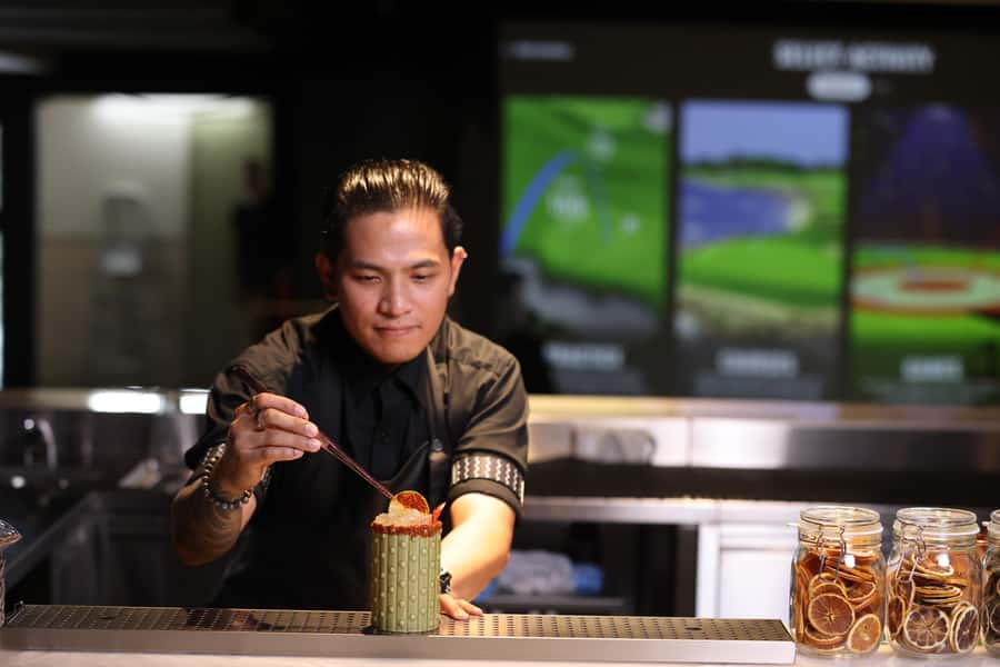 Dubai: Golf Simulator Play & Dine Experience - Why this Dubai “golf night” is a smart change of pace