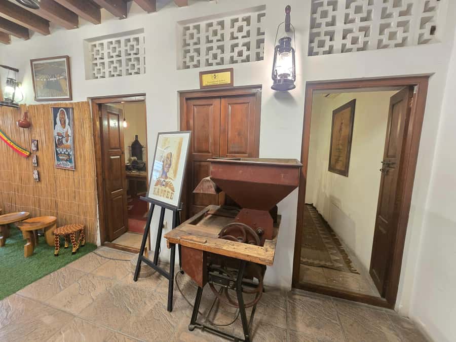 Dubai: Guided City Walking Tour to Spice and Gold Souk - Gold Souk: your hour to look, compare, and ask