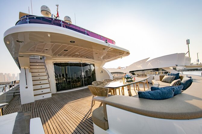 Dubai Harbour Super Yacht Experience with gourmet & Drinks - Getting Onboard Smoothly: Parking, Footwear, and Motion Tips