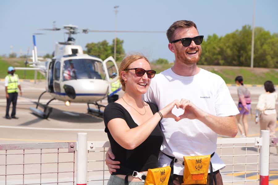 Dubai: Helicopter Ride, Old Town Walking Tour, Abra & Snacks - Abra across Dubai Creek: short ride, big atmosphere