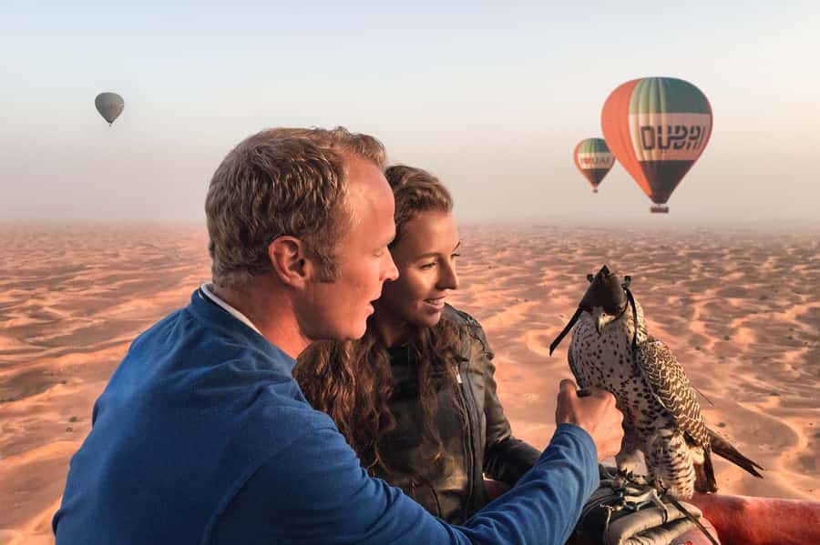 Dubai: Heritage Overnight Safari, Balloon Ride & breakfast - Sunset falconry, tea, and the moment the dunes go dramatic