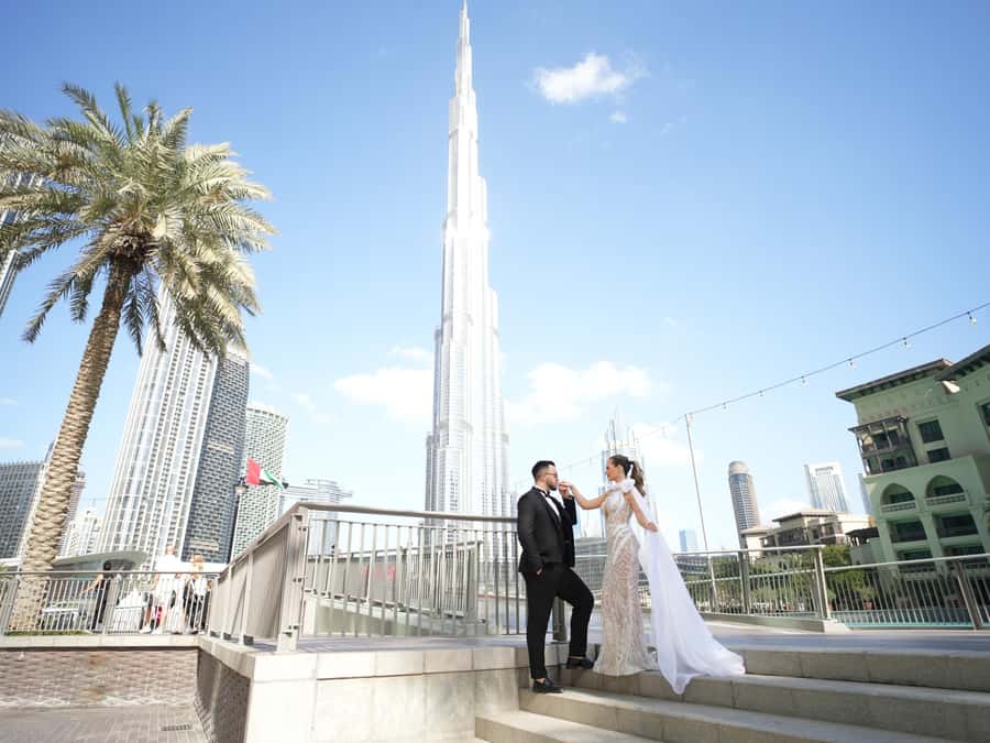 Dubai: Iconic Burj Khalifa Pre-Wedding Photoshoot - Practical tips: what to wear and what to bring