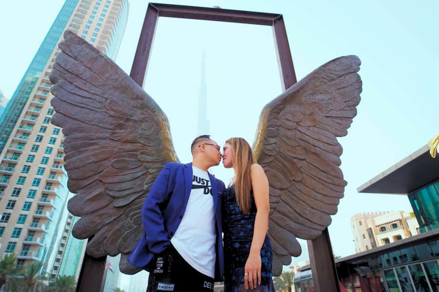 Dubai: Iconic Burj Khalifa Pre-Wedding Photoshoot - Languages, private group setup, and who this suits best