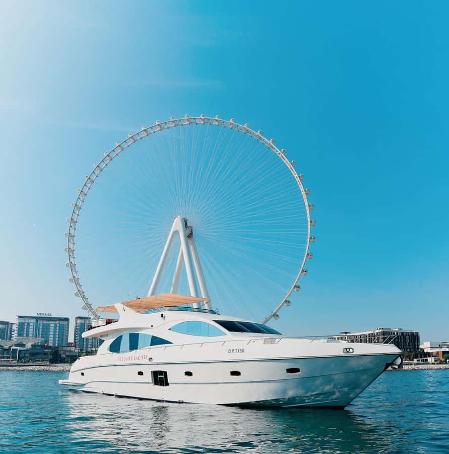 Dubai: Instagrammable Yacht Tour with Drinks & Ain/JBR Views - Why Dubai Marina Looks Different From a Yacht