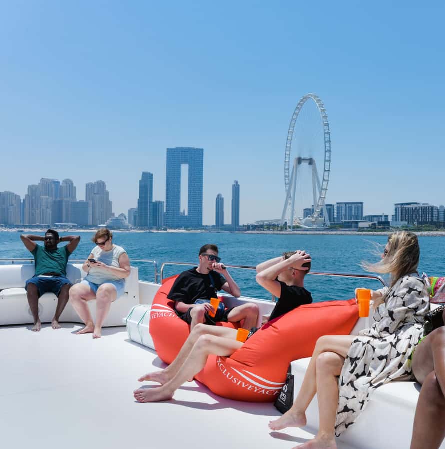 Dubai: Instagrammable Yacht Tour with Drinks & Ain/JBR Views - The Guide and Crew: Live Commentary Plus Photo Help
