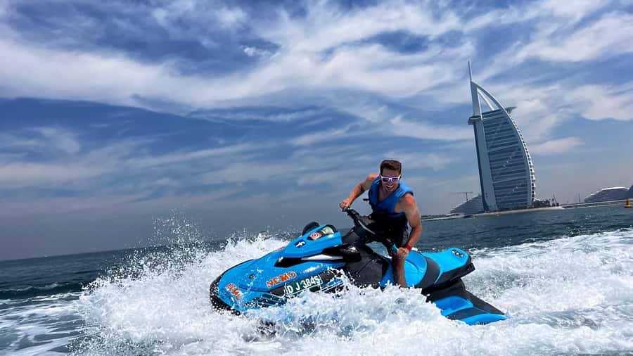 Dubai Jet Ski: Burj Khalifa, Burj Al Arab, Pics & Ice Cream! - Safety briefing and warm-up: how they help you feel confident