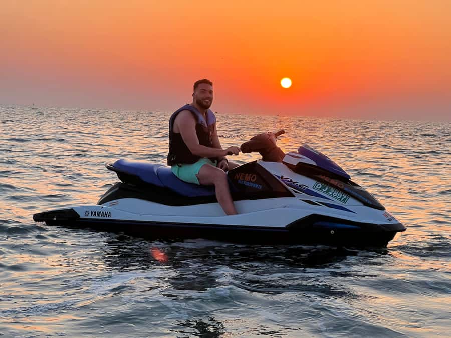 Dubai: Jet Ski to Atlantis with Videos, Photos and Ice Cream - Burj Al Arab stop: close-up photos and a real sense of scale
