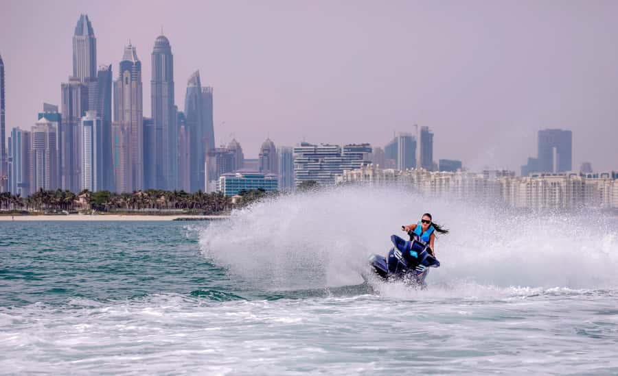 Dubai: Jetski Ride up to 2 People with Photos & Refreshments - The 30-minute rhythm: training, skyline stop, then open water