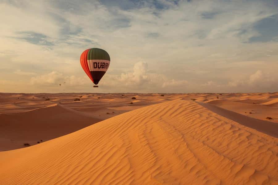 Dubai: Luxury Balloon Flight with Michelin-Curated Breakfast - Falconry from a Royal Collection While You Fly