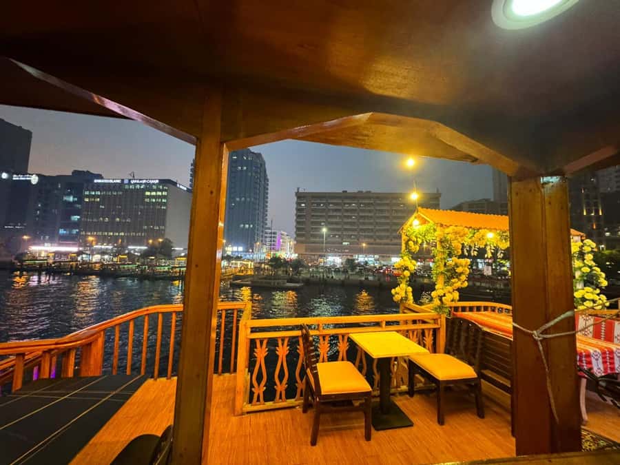 Dubai: Luxury Dinner Cruise with Live Music - Buffet Dinner While You Cruise: What You’ll Actually Eat
