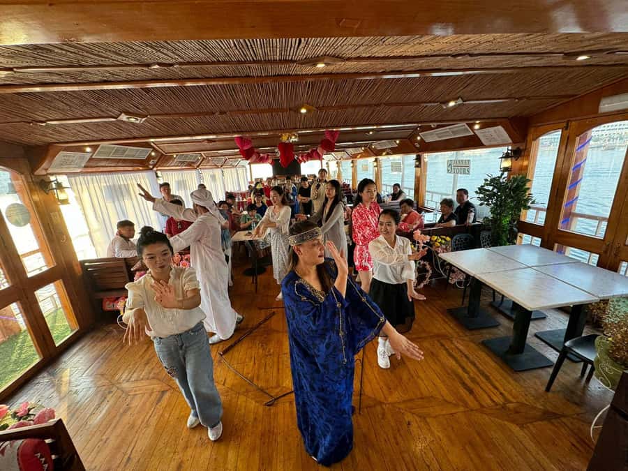 Dubai: Luxury Dinner Cruise with Live Music - Drinks, Rules, and a Comfortable Dubai Night Vibe