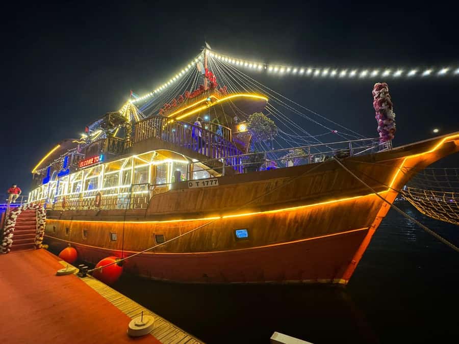 Dubai: Luxury Dinner Cruise with Live Music - Price and Value: Is $44 Worth It?