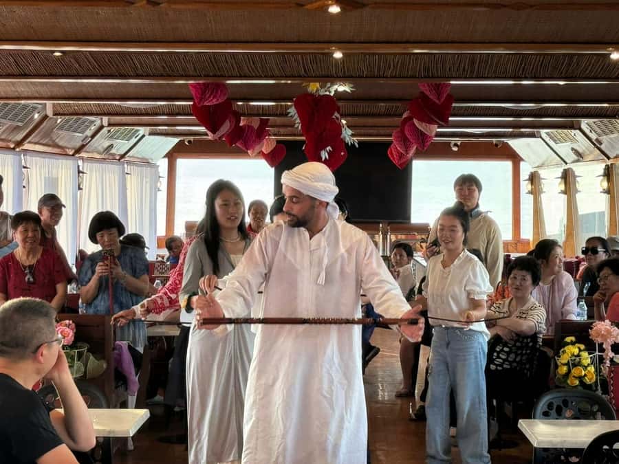 Dubai: Luxury Dinner Cruise with Live Music - Should You Book This Dhow Dinner Cruise?