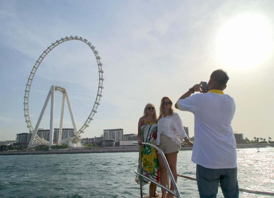 Dubai: Luxury Sunset Yacht Tour with Snacks and Drinks - Your route and timing, from Atlantis to Dubai Marina