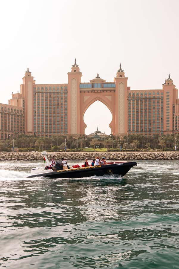 Dubai Marina: 1-Hour Luxury Sightseeing Speedboat Tour - From Dubai Marina Yacht Club to the Skyline Speed Run